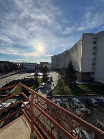 Продаж 3К з виглядом на Білий Дім / Постанови - фото 1