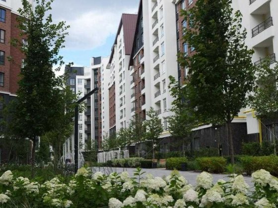 Простора дворівнева  квартира у зданому будинку — готова до ремонту Ірпінь