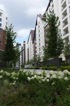 Простора дворівнева  квартира у зданому будинку — готова до ремонту - фото 1