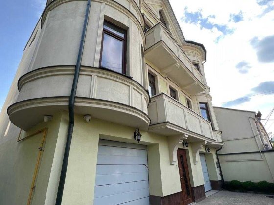 Розкішна 2 кімнатна в будинку на дві квартири + гараж Ивано-Франковск