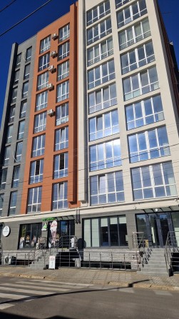 Терміново 1-кімнатна з чорновим ремонтом неподалік центру - фото 1