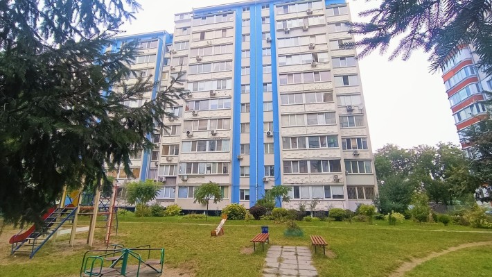 Продам 2к квартиру в Броварах Грушевського 17г - фото 1
