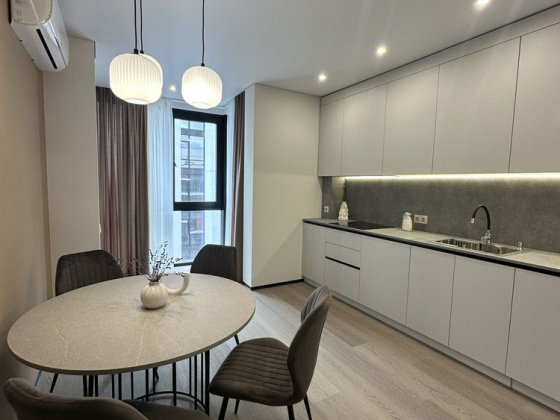 Продається з дизайнерським ремонтом 3-х кімнатна квартира Ивано-Франковск