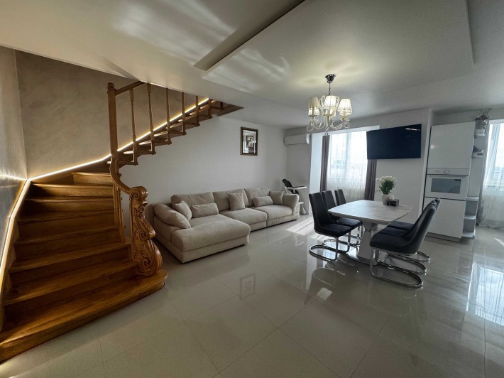 Дворівнева 3кім в Центрі 176м2 - фото 1