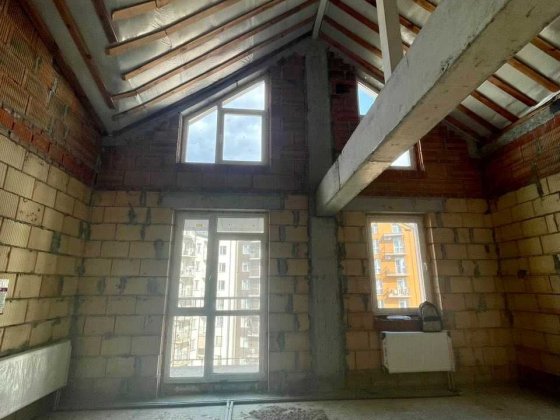 Продаж дворівневої квартири з мансардним поверхом Бровары