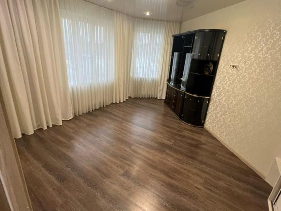 Затишна трикімнатна квартира з ремонтом.Газ! З документами !