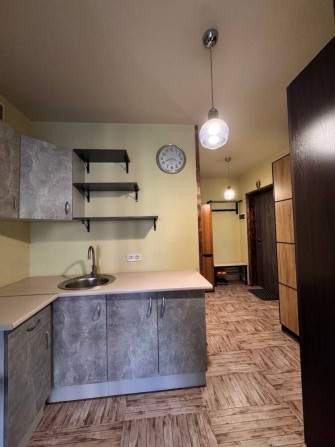 Укомплектована квартира, з БАЛКОНОМ, мінімальне оформлення, БЕЗ % - фото 1