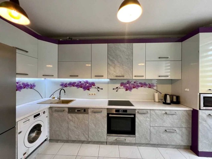 Укомплектована трикімнатна з терасою біля ТЦ "Арсен" - фото 1