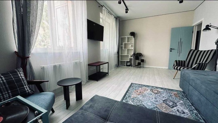 Двокімнатна з ремонтом у центрі міста - фото 1