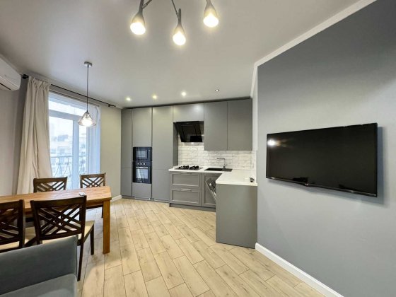 Класна 2-Кімнатна квартира з ремонтом та меблями. Ирпень