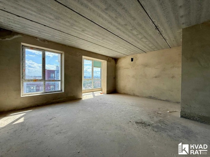 Простора дворівнева квартира з терасою в центрі міста - фото 1