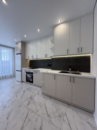 Простора однокімнатна з новим ремонтом! Центральний парк - фото 1