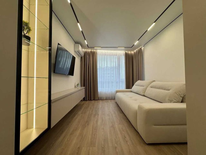 Топ! Шикарна двокімнатна з ремонтом в центрі міста. Вигідно! - фото 1