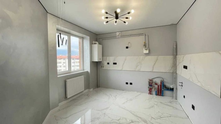 Простора однокімнатна квартира поблизу річки - фото 1