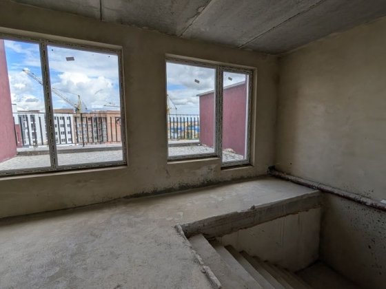 Квартира з терасою в заданому будинку Княгинен Ивано-Франковск