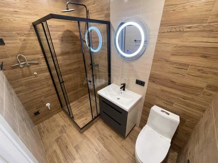 1 км квартира в центрі міста з якісним ремонтом! - фото 1