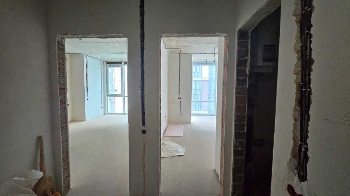 продаж 1 кімнатної квартири  з частковим ремонтом в Манхетані - фото 1