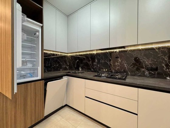 Видова однокімнатна з ремонтом у новобудові Ивано-Франковск