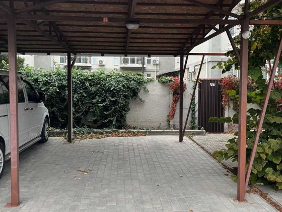 Здам паркомісце критого типу