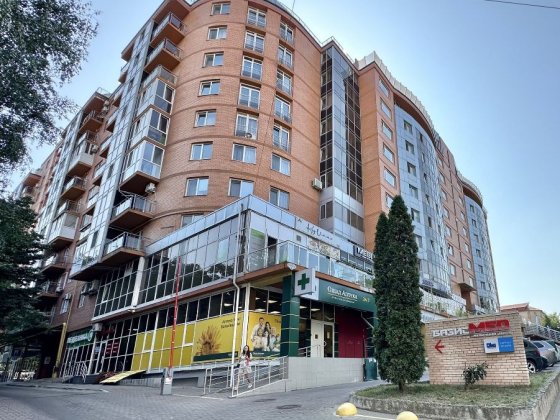 Здаю в Оренду паркомісце по вул Рівненська, 5а. 100 $ Черновцы