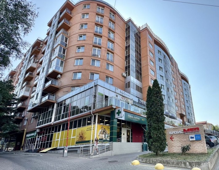 Здаю в Оренду паркомісце по вул Рівненська, 5а. 100 $ - фото 1