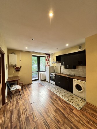 Велика 1-кімнатна квартира в центрі Пасічної в новобудові - фото 1