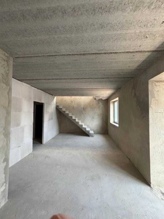 Продається дворівнева квартира з терасою у центрі міста! - фото 1