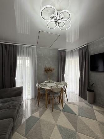 Супер вигідна пропозиція, аналогів немає!! Велика квартира з ремонтом! - фото 1