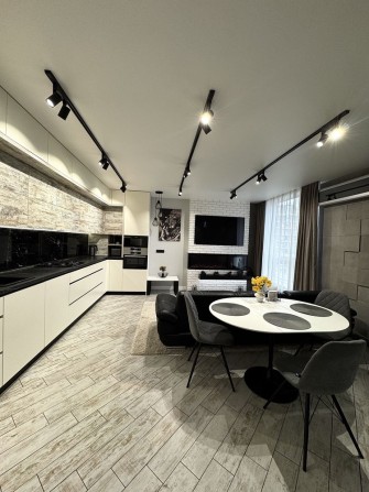 Євро 3-к з сучасним ремонтом! Газове опалення! Швидкий виїзд на Київ - фото 1