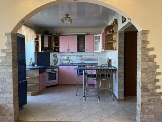 Центр. 3х кімнатна видова квартира. Буча