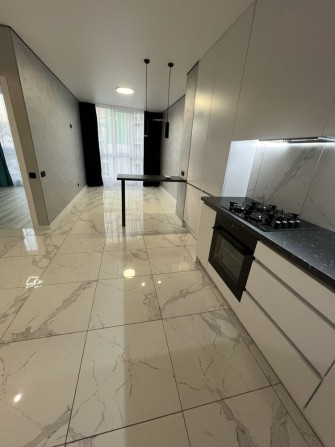 Велика однокімнатна квартира з ремонтом! - фото 1