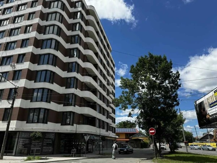 Продаж 2-к. квартири з частковим ремонтом поруч з Центром! - фото 1