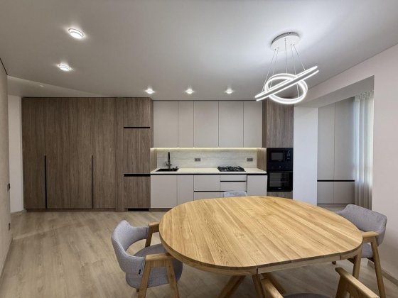 Продаю стильну 2 кімнатну квартиру з виглядом на озеро ЖК Міленіум Ивано-Франковск