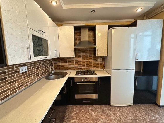 Найдешевша 2-кім з гарним  ремонтом, низький поверх, без комісії Ивано-Франковск