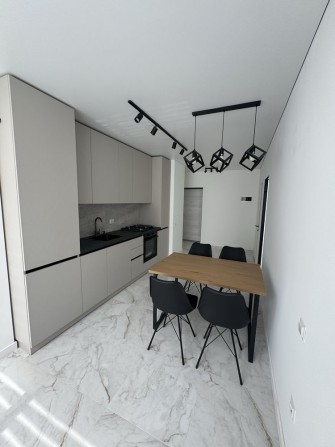 Однокімнатна квартира з ремонтом у центрі - фото 1