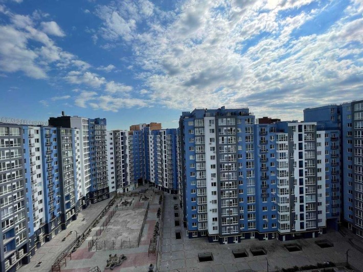 Продаж великої двокімнатної квартири. - фото 1