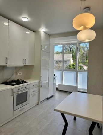 Однокімнатна квартира в розвиненому районі з ремонтом - фото 1