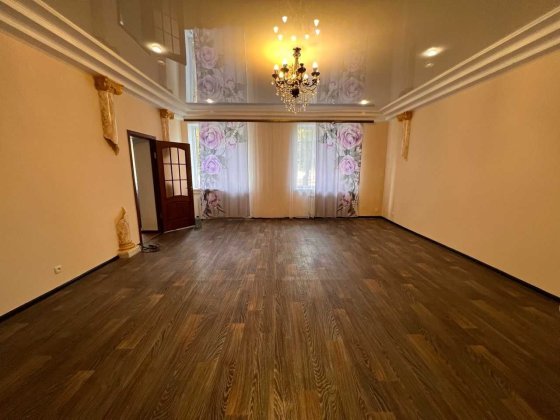 Продам трикімнатну квартиру в Металургійному районі Кривой Рог