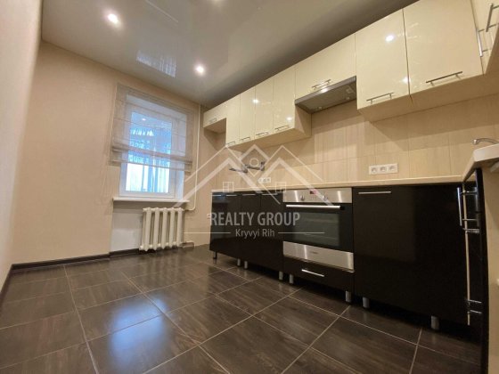 Продам 1-кімнатну квартиру в самому центрі мікрорайону Зарічний. Кривой Рог