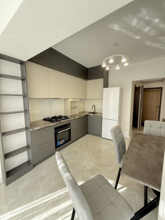 Однокімнатна з новеньким ремонтом! Газ! Лоджія! Заходь і живи! - фото 1