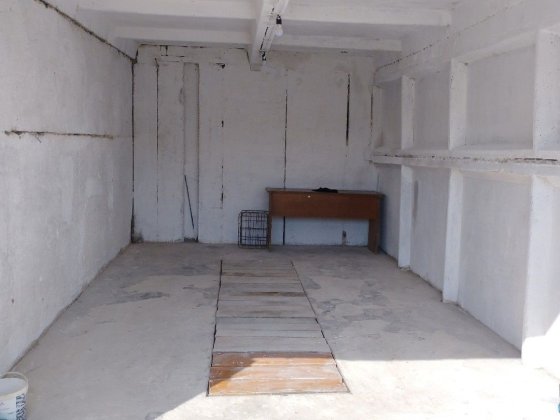 Здається гараж під склад або автомобіль Львов