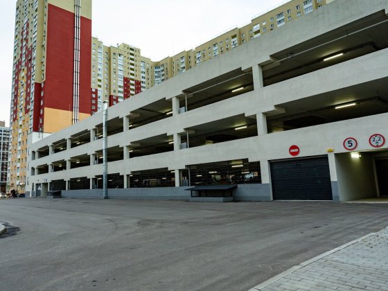 Здам в оренду парко місце. Паркінг С.Данченка 1А. Ліпінка Крістер Град Киев