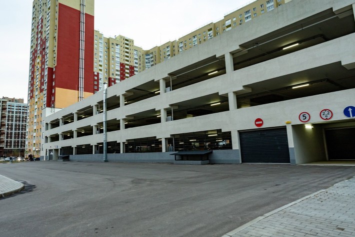 Здам в оренду парко місце. Паркінг С.Данченка 1А. Ліпінка Крістер Град - фото 1