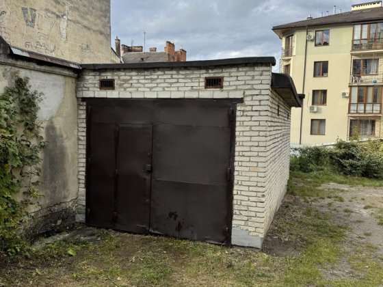 Оренда гаража вул. Братуня (бічна Зеленої Водоканал Пікасо) Львов