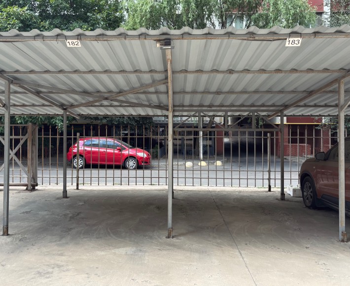 Парковочное место - фото 1