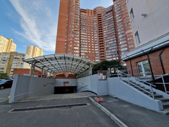 Оренда паркомісця (Ахматової 13-е) Киев