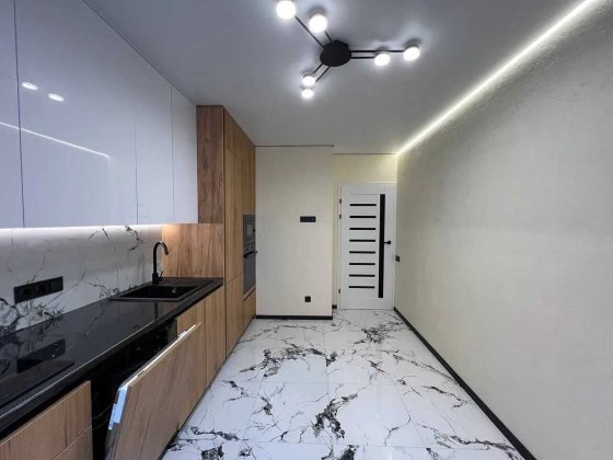 Простора однокімнатна з ремонтом! Ивано-Франковск