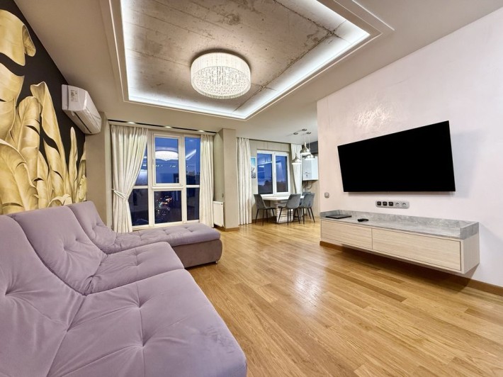 Терміново! Простора квартира в новобудові по вул Васильянок, 6 поверх! - фото 1