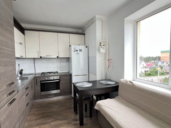 Світла та простора з мінімальним оформленням. Ірпінь