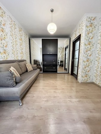 Продам квартиру з ремонтом поруч з центральним парком - фото 1